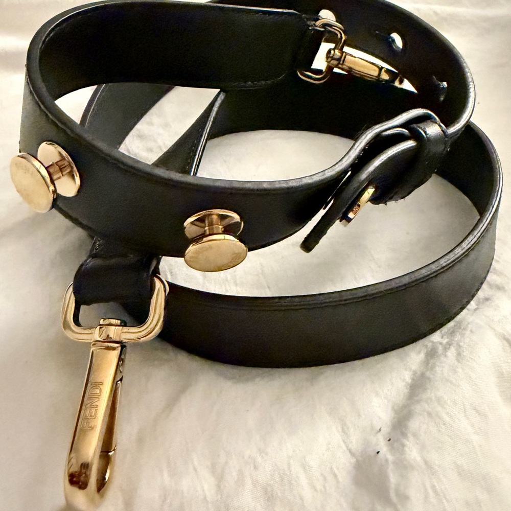 👑✅PRICE FIRM✅ AUTHENTIC FENDI Black Leather Crossbody Strap - Picture 13 of 17